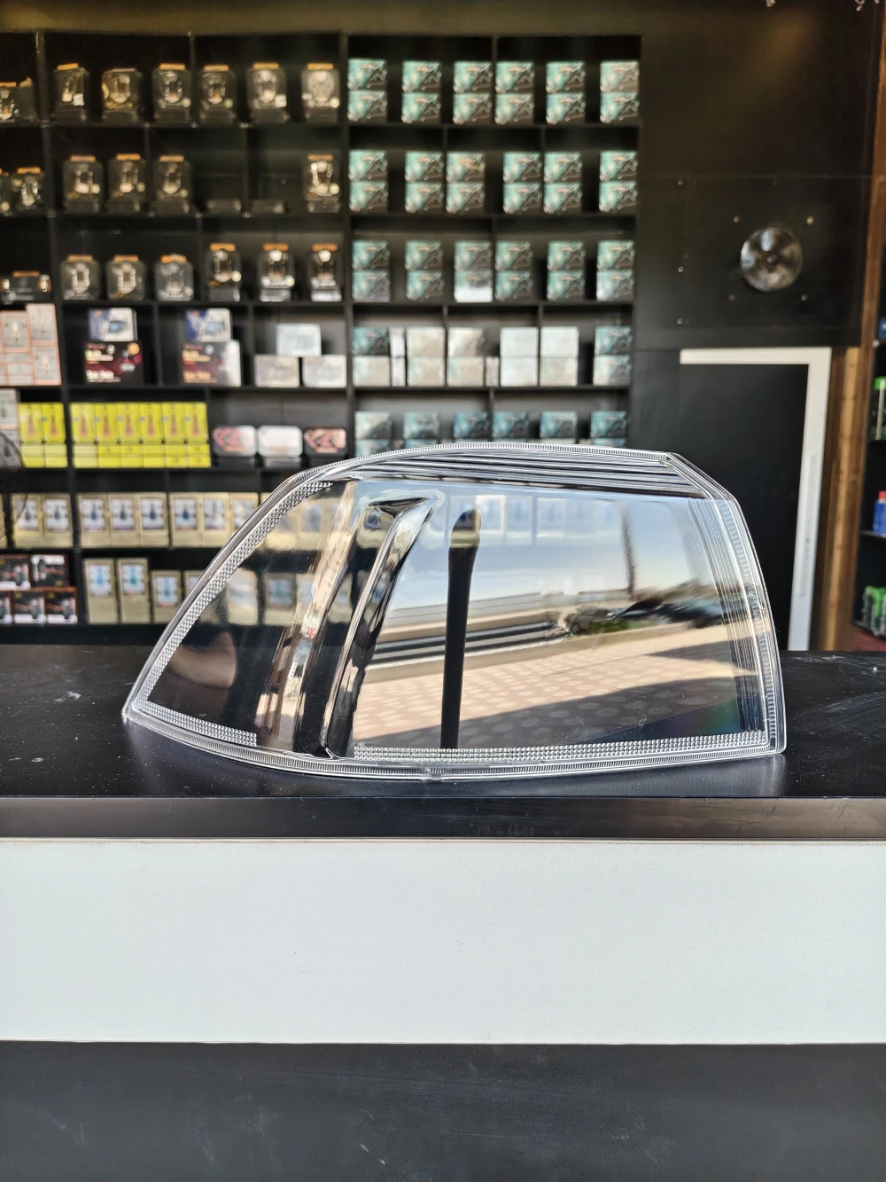 لانسر قرش شفاف خلفي